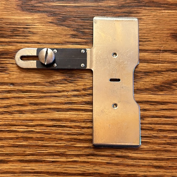 Vintage 1948 Singer Buttonholer w/ 5 button templates and Green Case #160506 - Picture 9 of 14